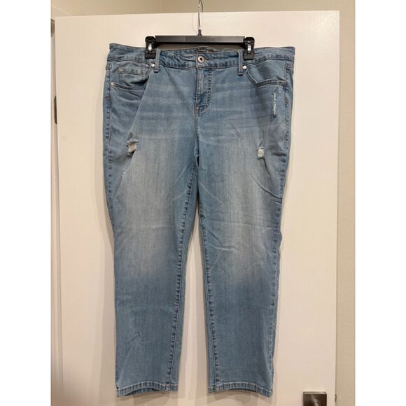 Torrid Boyfriend Straight Distressed Jeans 18 Short - EUC - Picture 3 of 11